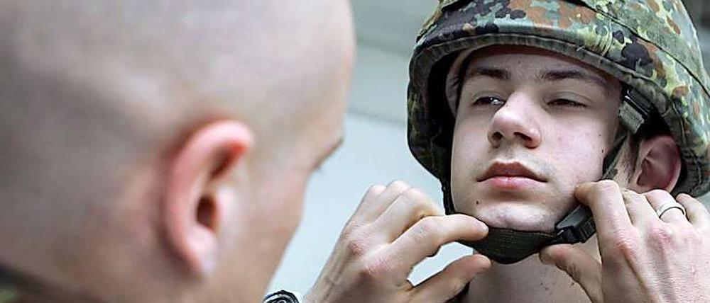 Der Verteidigungsminister will einen "Schnupper-Wehrdienst" anbieten.