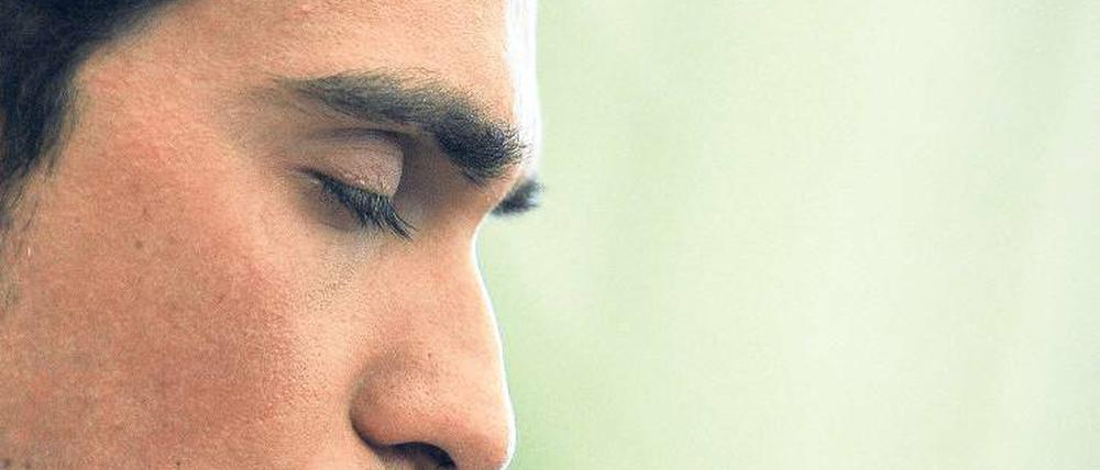 Augen zu und durch. Alberto Contador wehrt sich gegen die Vorwürfe.