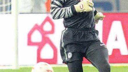 Weiche Knie. Herthas Torhüter Maikel Aerts hatte gegen Cottbus keinen guten Tag erwischt, seine Mannschaftskollegen waren aber auch nicht besser.
