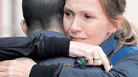 „Was gibt dir das eigentlich?“ Der Verfassungsschutz observiert den zum Islam konvertierten Sohn (Kostja Ullmann) von Stefanie Schröder (Katja Flint) rund um die Uhr. Foto: NDR