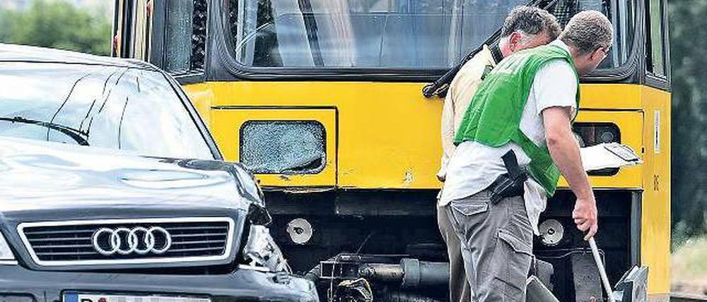 Da hat es rumms gemacht. Die BVG zählte deutlich mehr Unfälle mit Straßenbahnen als die Polizei.
