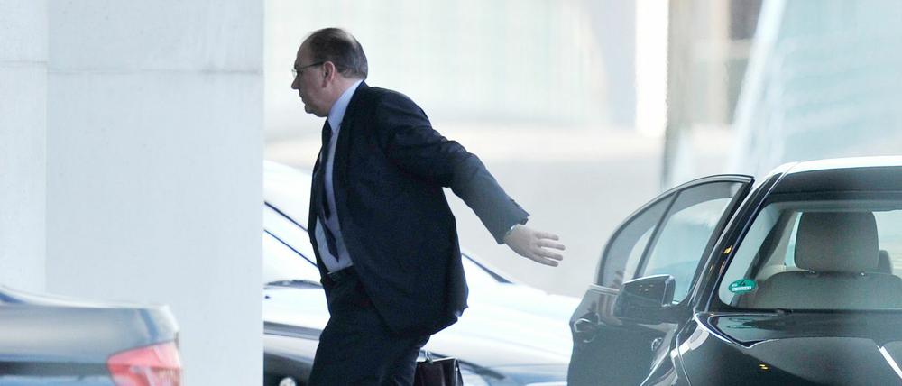 Zum Rapport: Der scheidende Bundesbankpräsident Axel Weber beim Betreten des Kanzleramts.