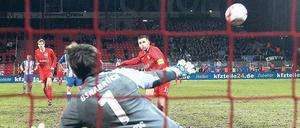 Nur im Derby ein Held. Torsten Mattuschka drosch gegen Osnabrück kurz vor Schluss einen Elfmeter übers Tor. 
