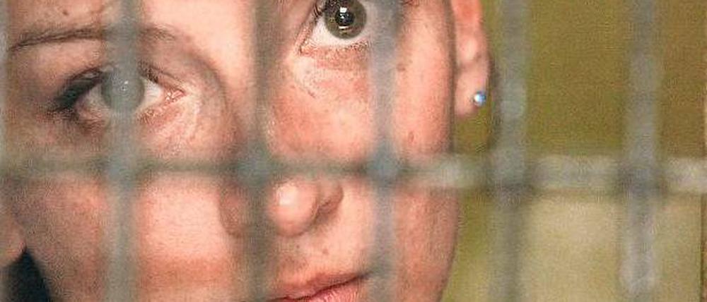 Sechzig Jahre Gefängnis lautet das Urteil gegen Florence Cassez – hier nach ihrer Verhaftung im Dezember 2005. Die 36-jährige Französin kämpft seit sechs Jahren in Mexiko gegen den Vorwurf, sie sei an Entführungen beteiligt gewesen.