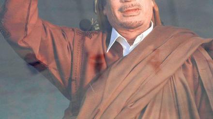 Der dienstälteste Alleinherrscher weltweit ist Gaddafi – und er will es bleiben. Am Sonntag, dem Prophetengeburtstag, inszenierte er die Einheit von Volk und Führer. Foto: rtr