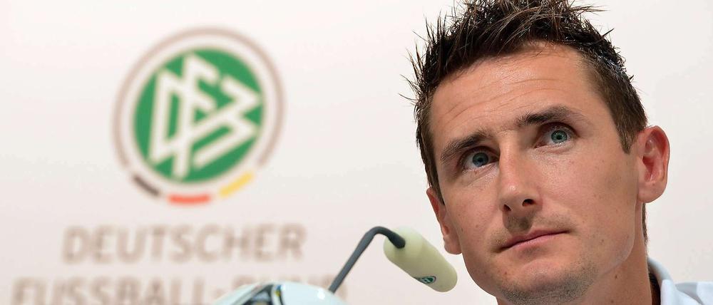 Miroslav Klose will noch nicht über seine Ziele nach der Europameisterschaft sprechen. Der WM-Torerekord von Ronaldo sei aber "durchaus ein fernes Ziel", sagt der Nationalstürmer. 