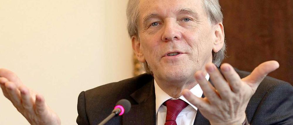 Charité-Vorstand Karl Max Einhäupl beantwortete am Dienstag in Berlin die Fragen der Journalisten.