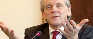 Charité-Vorstand Karl Max Einhäupl beantwortete am Dienstag in Berlin die Fragen der Journalisten.