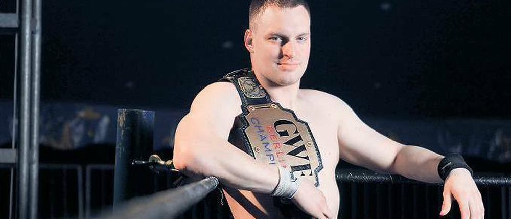 Schlagfertig. Ivan Kiev war 16 und gerade von der Schule geflogen, als er mit dem Wrestling anfing. Sieben Jahre ist das nun her. 