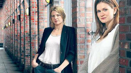 Jördis Triebel (l.) spielt Linda, Lisa Hagmeister verkörpert Clara.