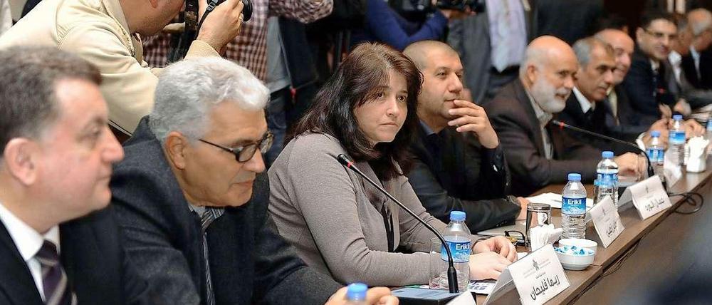 Vertreter der syrischen Opposition bei ihrem Treffen am Montag in Istanbul.
