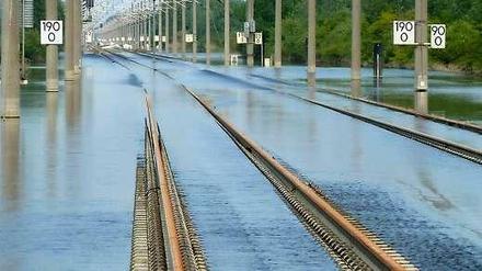 Hier fährt kein Zug - und das wahrscheinlich für Monate: Auch die Bahn wurde vom Hochwasser hart getroffen. 