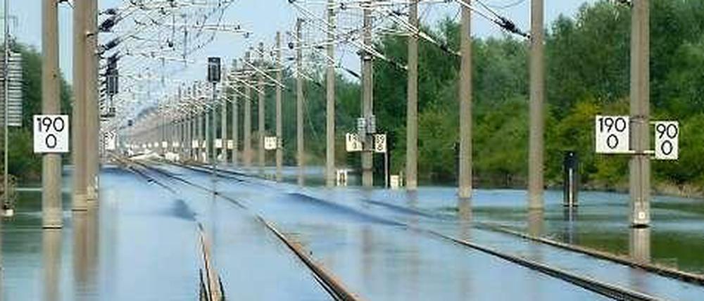 Hier fährt kein Zug - und das wahrscheinlich für Monate: Auch die Bahn wurde vom Hochwasser hart getroffen. 
