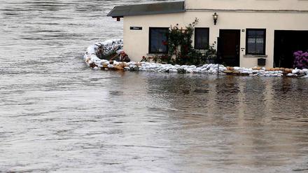 Das Wasser bahnt sich unaufhaltsam seinen Weg.