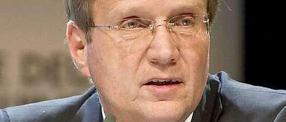Kanzleramtschef Ronald Pofalla ist für die Koordinierung der Geheimdienste zuständig. Mitten in der Spionageaffäre war er im Urlaub, aber wie lange, kann der Vize-Regierungssprecher nicht sagen.