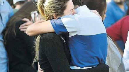 Während die Angehörigen der Opfer trauern, machte sich Präsidentin Dilma Rousseff auf den Weg zum Unglücksort im Süden Brasiliens. 