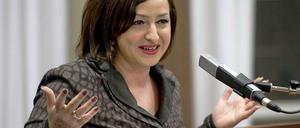 Senatorin Dilek Kolat will prüfen, wie gerecht die Gehälter in ihrer Behörde sind.