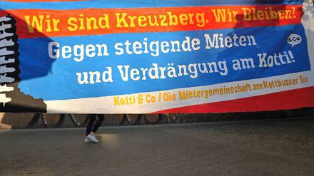 Die Angst vor Verdrängung ist nicht nur am Kottbusser Tor ein Thema. Sozialverbände fürchten auch, dass gerade Bezieher von Hartz IV Wohnungen nicht mehr bezahlen können. 