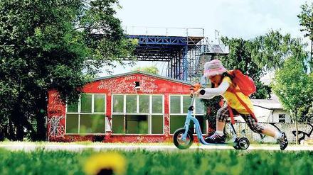 Das Atelierhaus in der Oranienburger Straße 77 / Berlin Mitte - direkt im Monbijoupark. Zur Zeit wird das Haus renoviert.