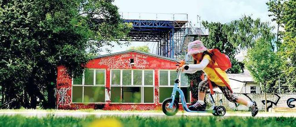 Das Atelierhaus in der Oranienburger Straße 77 / Berlin Mitte - direkt im Monbijoupark. Zur Zeit wird das Haus renoviert. 