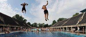 Wenn die Schule früher aus ist, bleibt mehr Zeit fürs Freibad.