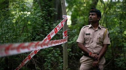 Polizist am Tatort: Die bestialische Gruppenvergewaltigung einer Studentin hatte im vergangenen Jahr Massenproteste in Indien hervorgerufen.