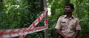 Polizist am Tatort: Die bestialische Gruppenvergewaltigung einer Studentin hatte im vergangenen Jahr Massenproteste in Indien hervorgerufen.