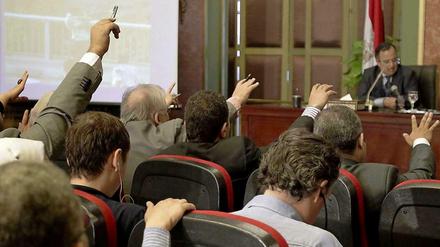 Journalisten bei einer Pressekonferenz des ägyptischen Außenministers Nabil Fahmy. Ausländische Journalisten geraten in Ägypten zunehmend unter Druck.