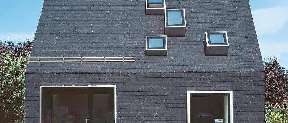 Schön düster: das Haus in Krailling.