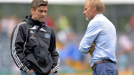 Suspendiert oder nicht? Sportchef Oliver Kreuzer (l.) und Trainer Thorsten Fink sind sich im Umgang mit den aussortierten Profis uneins.
