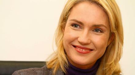 Familienministerin Manuela Schwesig (SPD) hat die von ihrer Vorgängerin Kristina Schröder eingeführte "Extremismusklausel" stets scharf kritisiert. Jetzt hat sie sich mit Bundesinnenminister Thomas de Maizière (CDU) geeinigt, diese in der bisherigen Form abzuschaffen.