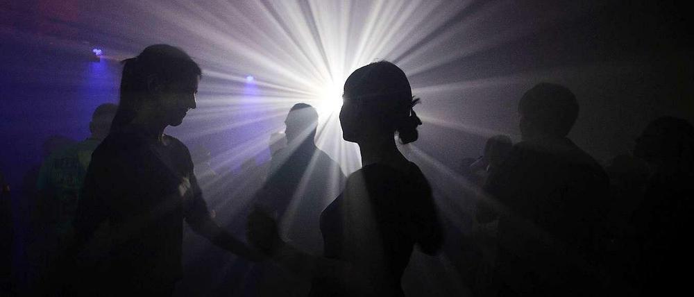 Wer ausgelassen feiert und abtanzt, will nicht automatisch auch angebaggert und begrapscht werden. Ist wirklich so!