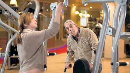 Aufgeben kommt nicht infrage. Orazio Giamblanco, 72, benötigt regelmäßiges Training, seit er vor 17 Jahren Opfer einer Gewalttat wurde. Eine Physiotherapie bekommt er zur Zeit nicht. Die Tochter seiner Lebensgefährtin hilft, wo immer sie kann. 