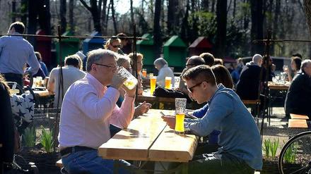 Tagsüber lieben alle Biergärten, wie den hier von Café am Neuen See. Abends stören sich viele am "Lärm", der von ihnen ausgeht.