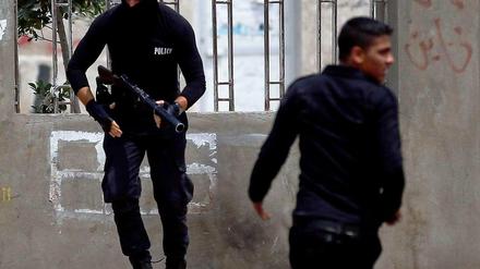 Gespannte Lage. Ein Polizist bei einem Einsatz gegen Anhänger der Muslimbruderschaft in Kairo. Das Foto entstand in der vergangenen Woche.