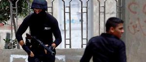 Gespannte Lage. Ein Polizist bei einem Einsatz gegen Anhänger der Muslimbruderschaft in Kairo. Das Foto entstand in der vergangenen Woche.
