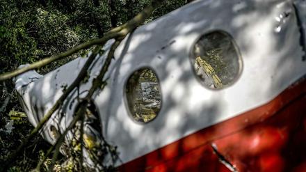 Spurenlesen. Niederländische und malaysische Fachleute sind weiterhin dabei, nach den Ursachen für den Absturz der Passagiermaschine MH17 zu suchen. 
