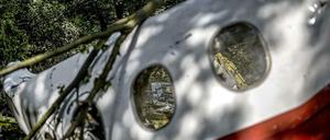 Spurenlesen. Niederländische und malaysische Fachleute sind weiterhin dabei, nach den Ursachen für den Absturz der Passagiermaschine MH17 zu suchen. 