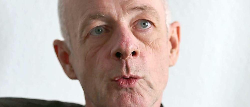 Friedrich Wilhelm Küppersbusch (53) ist Journalist und Fernsehproduzent. Bekannt wurde er mit der WDR-Politiksendung ZAK. Heute strahlen Nordwestradio und Radio Eins Kolumnen von ihm aus. Küppersbusch produziert mit seiner probono Fernsehproduktion GmbH Sendungen, zum Beispiel bis 2006 „Maischberger“.