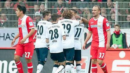 Der Jubel der anderen: Union Berlin kassiert eine bittere Heimniederlage gegen 1860 München.