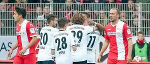 Der Jubel der anderen: Union Berlin kassiert eine bittere Heimniederlage gegen 1860 München.