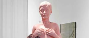 Pinke Skulptur von Emma Watson.