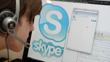 "Und wie läuft's?" - "Ach, super, wir sind hier gerade in einer Werkstatt - die kann ich Ihnen nur leider nicht zeigen, weil der Computer in einem anderen Raum ist." Wer Skype nutzt, kann viel berichten - leider auch Tricks.