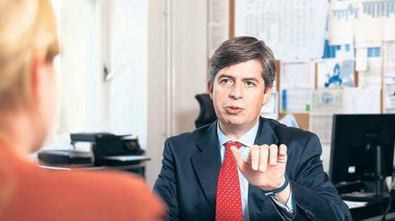 Götz-Albrecht von Foerster verkauft für die Allianz Versicherungen.