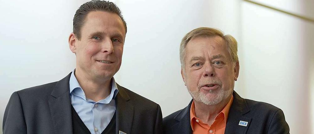 Was hat er sich da angetan? Der zweimalige Bahnrad-Olympiasieger Robert Bartko (l.) mit DESG-Präsident Gerd Heinze. 