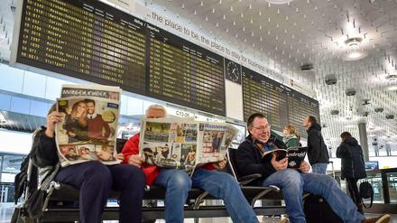 Viel Zeit mussten die Reisenden mitbringen, die sich am Dienstag an die Flughäfen trauten - es sei denn, sie waren Kunden anderer Airlines.