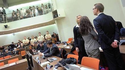 Stets demonstrativ mit dem Rücken zum Saal: Beate Zschäpe im NSU-Prozess. 