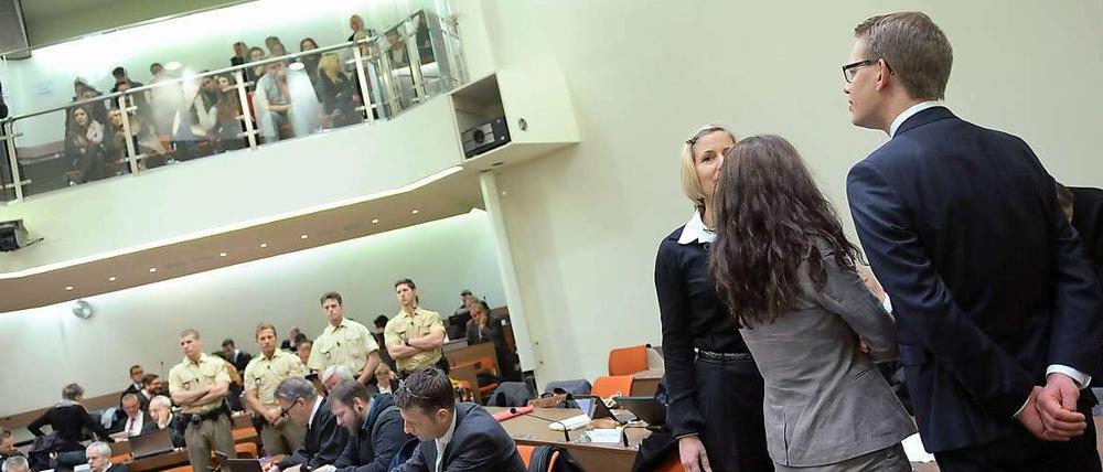 Stets demonstrativ mit dem Rücken zum Saal: Beate Zschäpe im NSU-Prozess.
