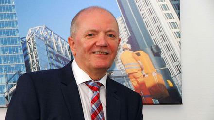 Winfried Becker ist Leiter der Straßenreinigung bei der BSR. Aber er hat auch ein Auge aufs Wetter, denn er ist auch oberster Winterdienstchef.