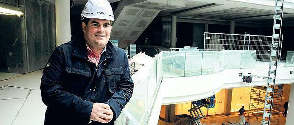 Abgetaucht. Bauleiter- und Unternehmer Andreas Fettchenhauer, hier bei einem Baustellenrundgang im Mai, ist seit der Insolvenz seiner Firma nicht mehr zu erreichen.